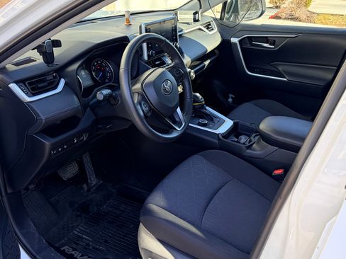 Used 2020 Toyota RAV4 XLE w/ Convenience Package image 8