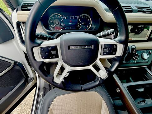 Used 2023 Land Rover Defender 110 X-Dynamic SE image 9