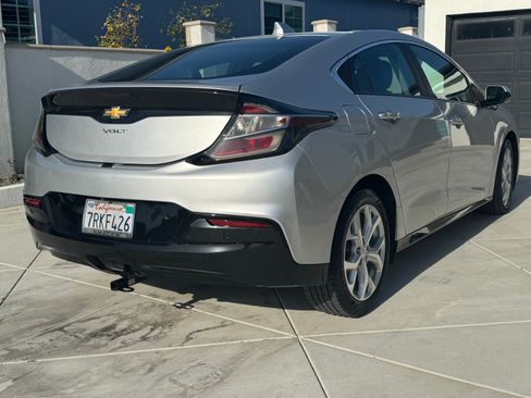 Used 2016 Chevrolet Volt Premier w/ Driver Confidence Package image 5