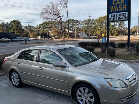 Used 2006 Toyota Avalon XLS image 1