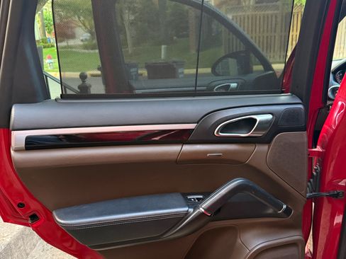 Used 2015 Porsche Cayenne S image 23