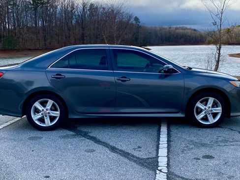 Used 2013 Toyota Camry SE image 5