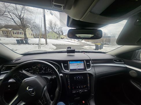 Used 2019 INFINITI QX50 Essential w/ Premium Heat Package image 4