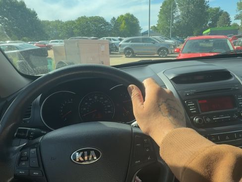 Used 2015 Kia Sorento LX image 7