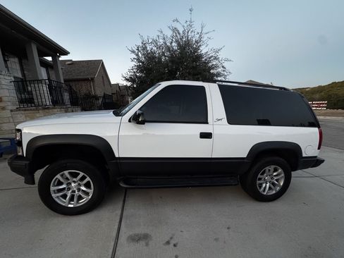 Used 1997 Chevrolet Tahoe 4WD 2-Door w/ Preferred Equipment Group 3 image 2