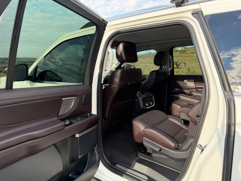 Used 2025 Ford Expedition Max Platinum w/ Platinum Ultimate Package AWD/4WD image 16