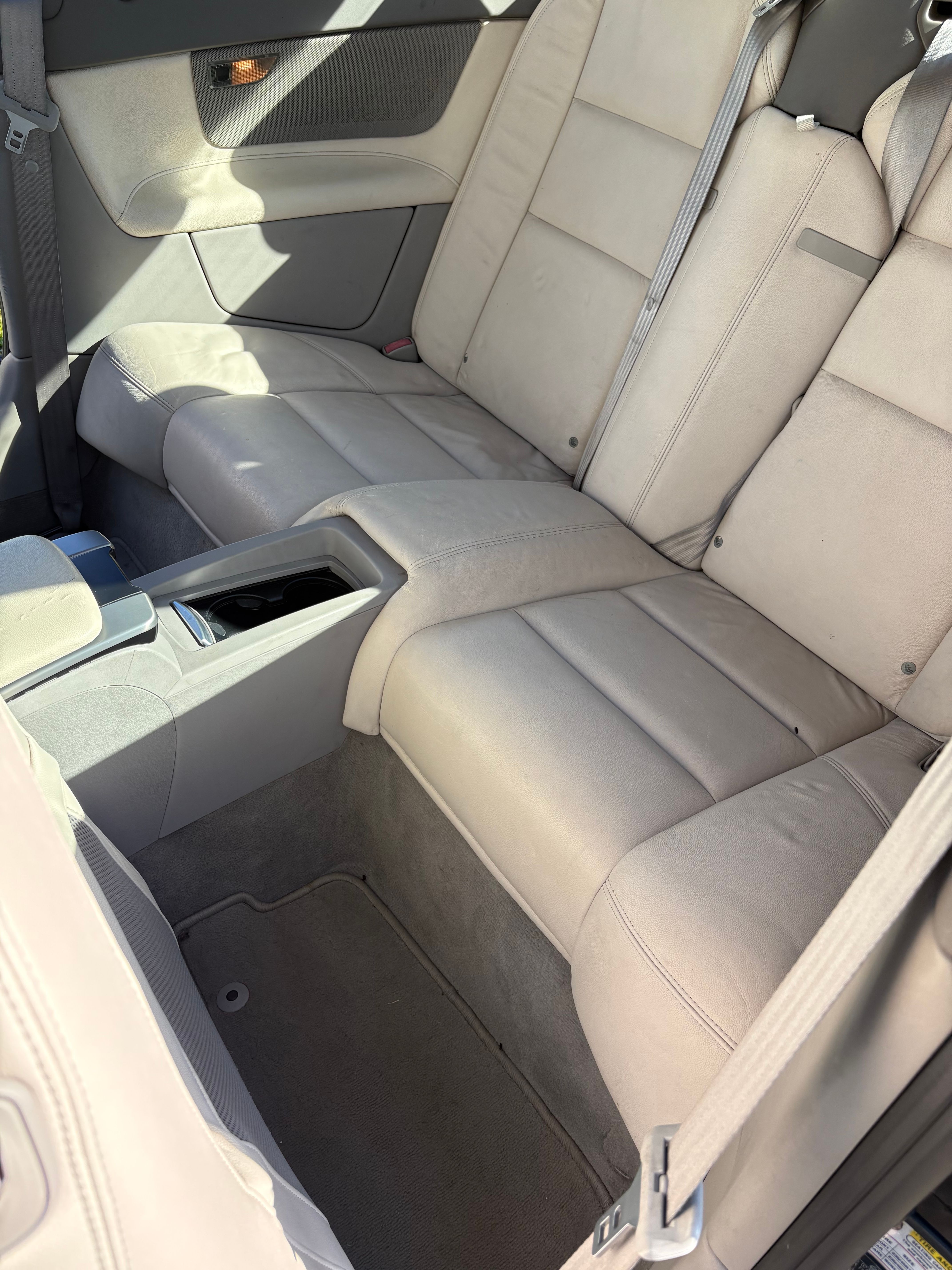 Used 2009 Volvo C70 T5 FWD image 2