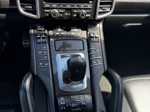 Used 2015 Porsche Cayenne Turbo image 11