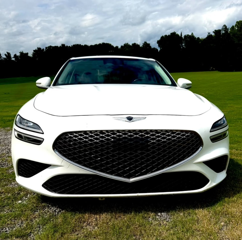 Used 2022 Genesis G70 2.0T RWD image 2