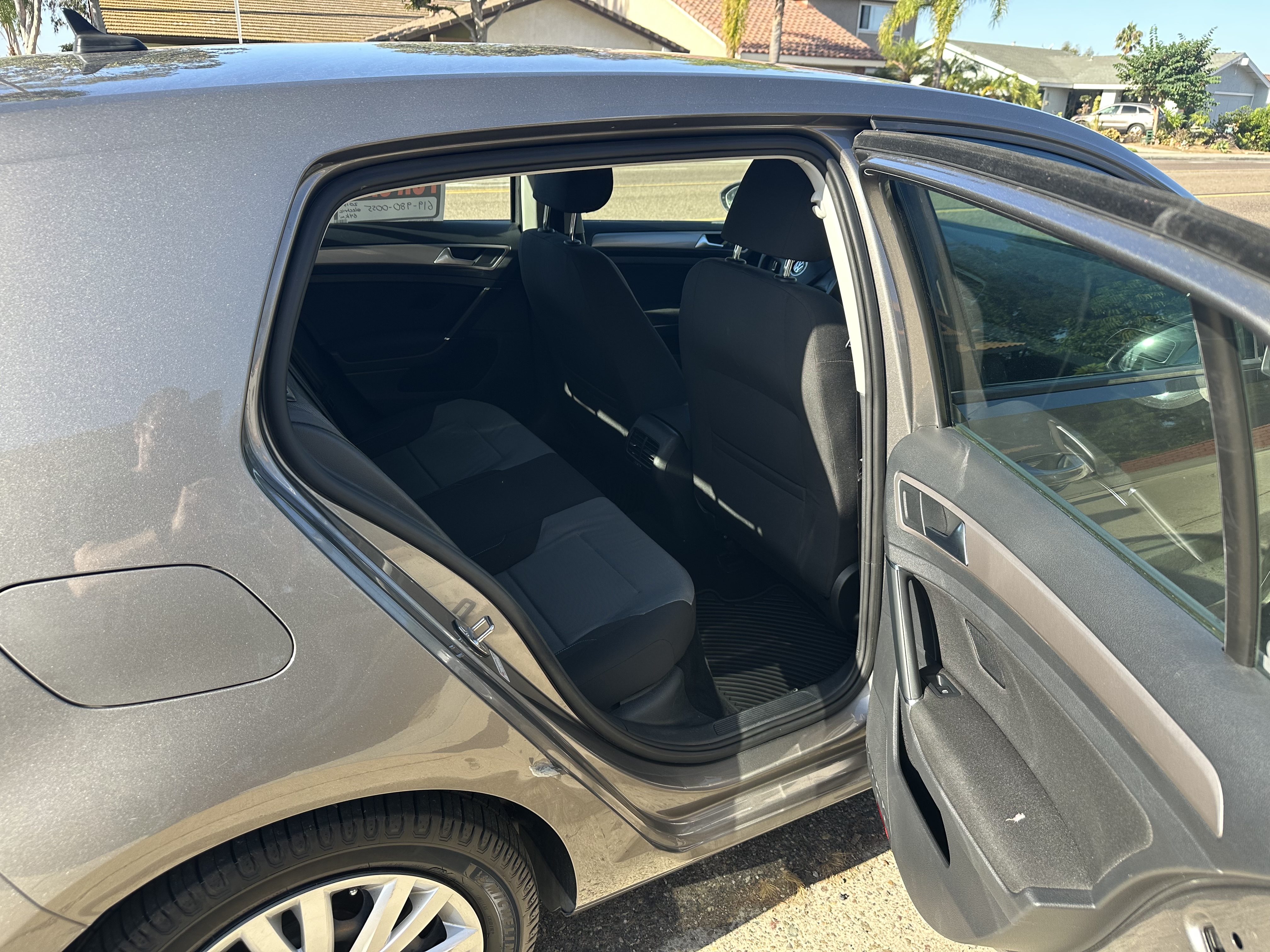 Used 2015 Volkswagen e-Golf Limited Edition FWD image 11