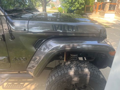 Used 2021 Jeep Gladiator Sport AWD/4WD image 4