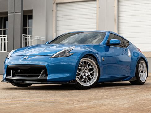 Used 2009 Nissan 370Z Touring w/ Sport Pkg image 13