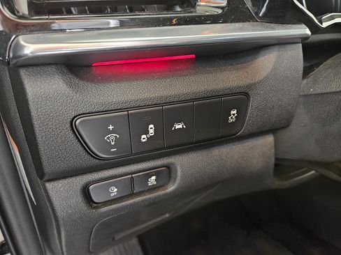 Used 2022 Kia Niro EX Premium w/ Cold Weather Package image 12