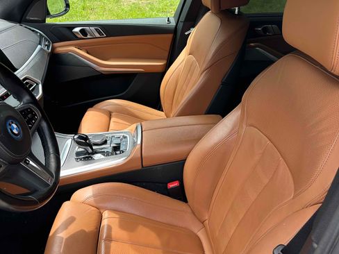 Used 2022 BMW X5 xDrive45e image 4