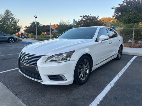 Used 2013 Lexus LS 460 w/ Comfort Pkg RWD image 1