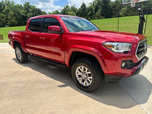 Used 2017 Toyota Tacoma SR5 w/ Tow Package RWD image 10