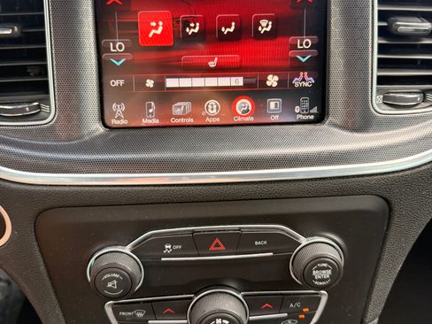 Used 2016 Dodge Charger SXT RWD image 13