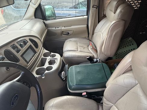 Used 2004 Ford E-250 and Econoline 250 image 5