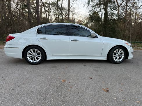 Used 2013 Hyundai Genesis 3.8 image 8