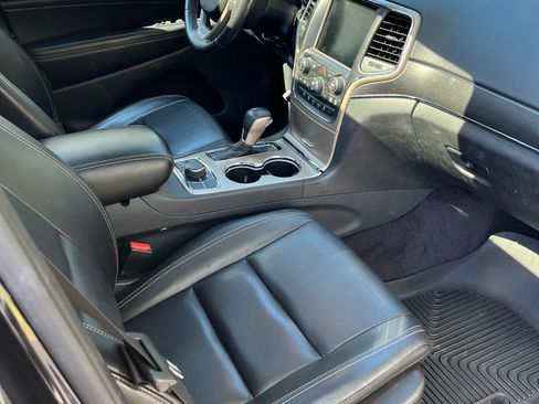 Used 2017 Jeep Grand Cherokee Limited image 8