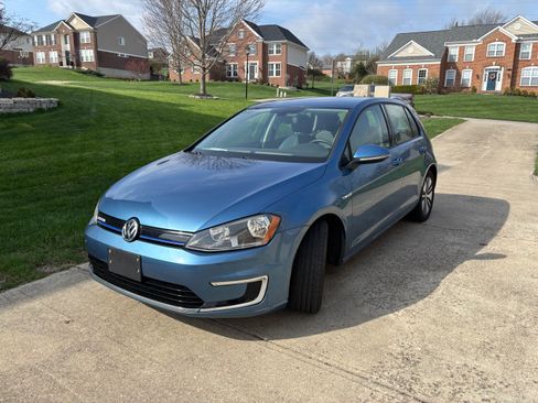 Used 2016 Volkswagen e-Golf SE w/ DC Fast Charging Package image 5