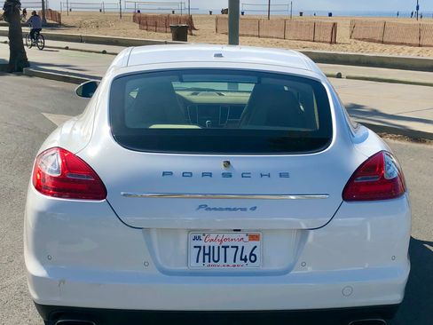 Used 2012 Porsche Panamera 4 image 4