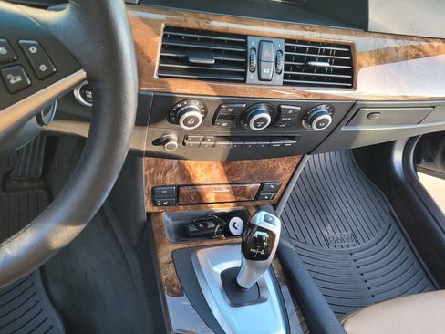 Used 2010 BMW 535i xDrive Sedan image 4