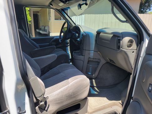 Used 1998 GMC Safari AWD image 8