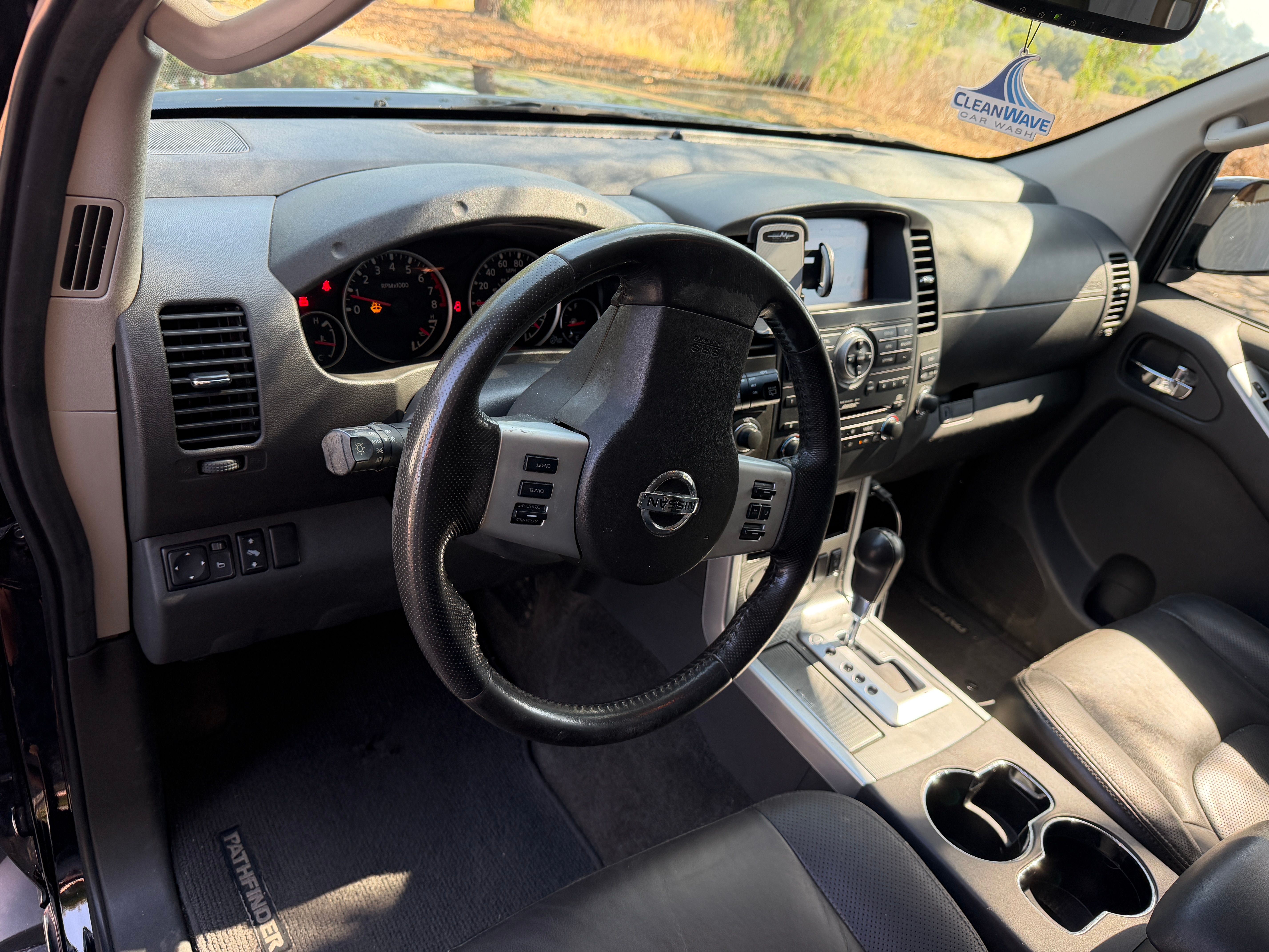 Used 2012 Nissan Pathfinder Silver RWD image 13