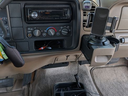 Used 1999 GMC Suburban 2WD w/ Marketing Opt Pkg 2 image 19