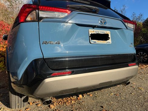 Used 2023 Toyota RAV4 SE image 26