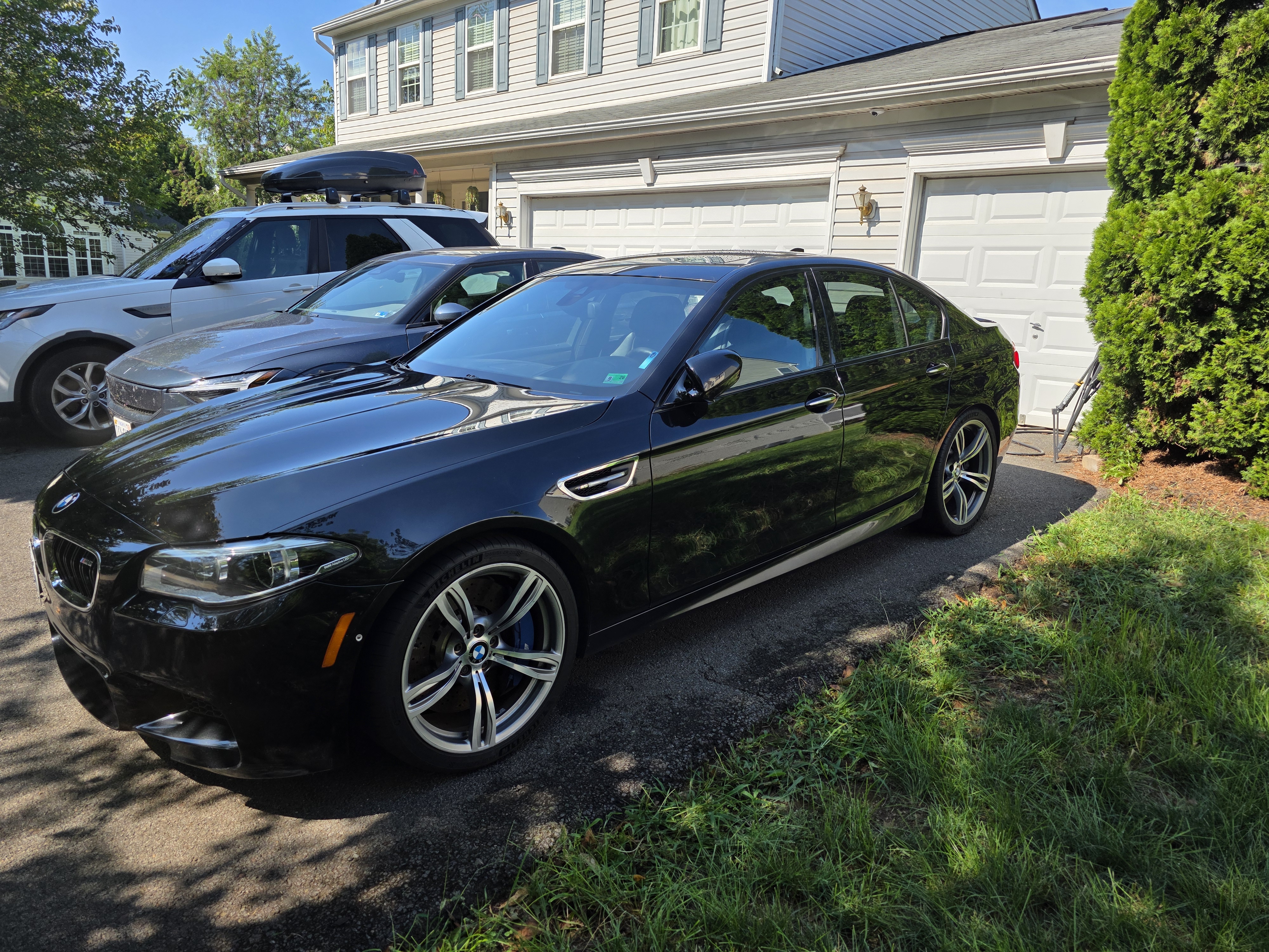 Used 2014 BMW M5 RWD image 1
