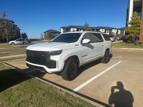 Used 2024 Chevrolet Suburban Z71 w/ Off-Road Capability Package image 1
