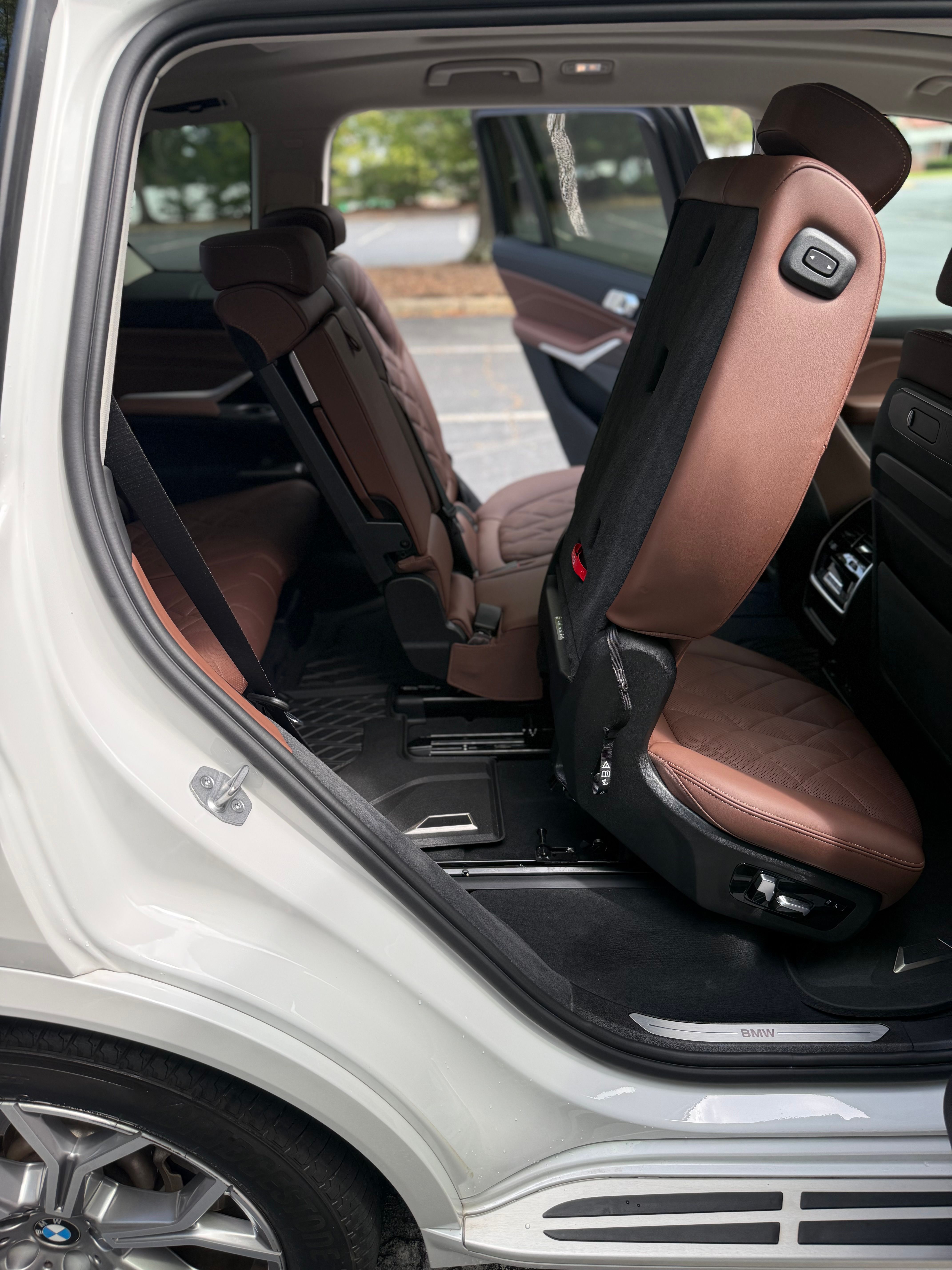 Used 2023 BMW X7 xDrive40i w/ Executive Package AWD/4WD image 11