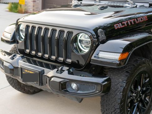 Used 2020 Jeep Wrangler Unlimited Sahara AWD/4WD image 6