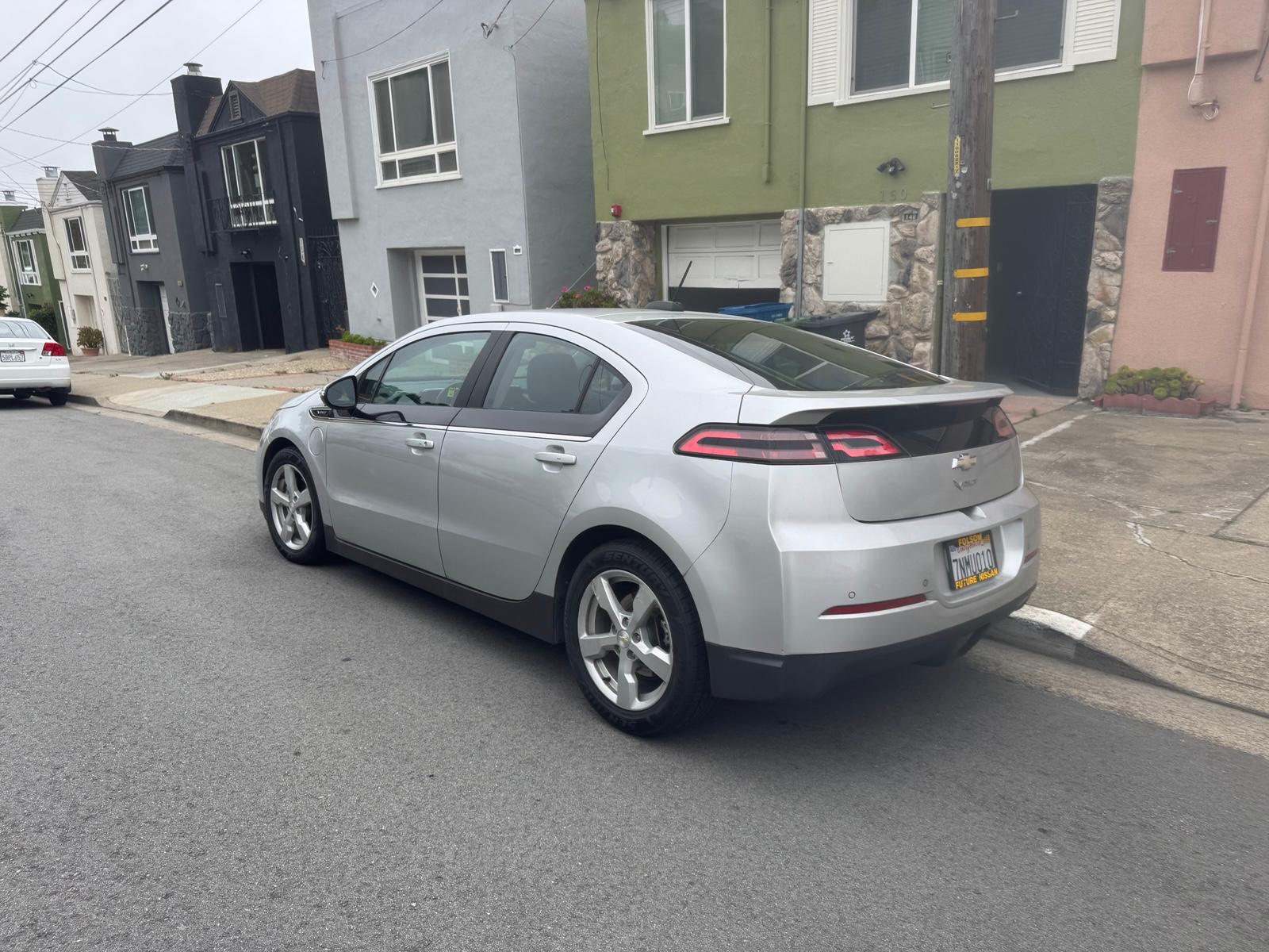Used 2015 Chevrolet Volt Premium w/ Premium Trim Package FWD image 2