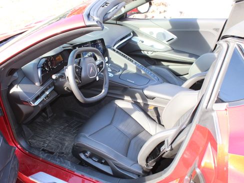 Used 2024 Chevrolet Corvette Stingray Preferred Conv w/ Z51 Performance Package image 9