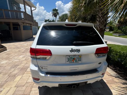 Used 2014 Jeep Grand Cherokee Overland w/ Advanced Technology Group AWD/4WD image 8