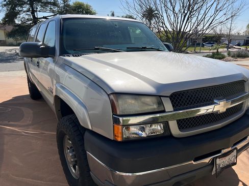 Used 2004 Chevrolet Silverado 2500 LS w/ Heavy-Duty Power Package image 4