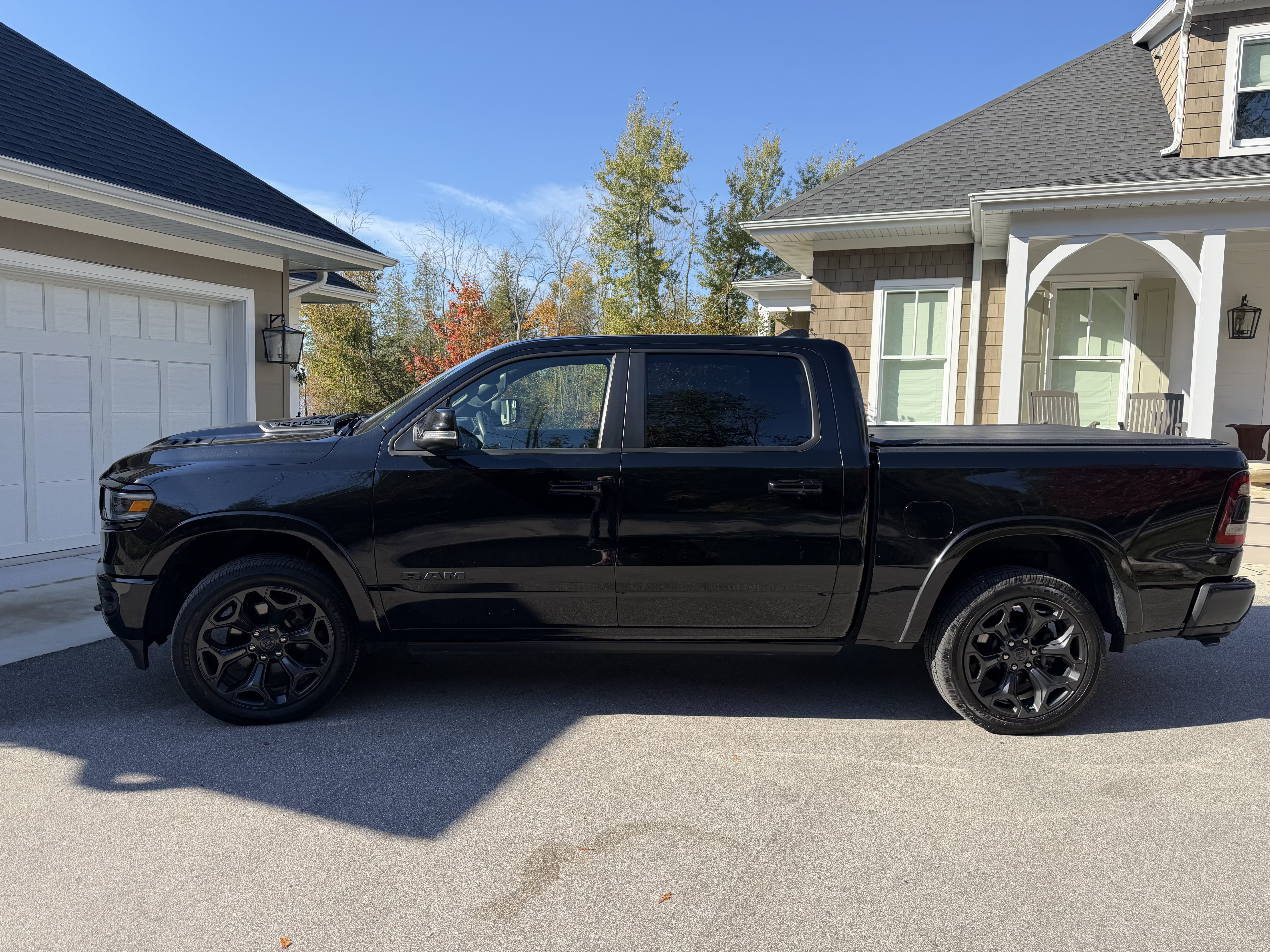 Used 2020 RAM 1500 Limited w/ Black Appearance Package AWD/4WD image 31