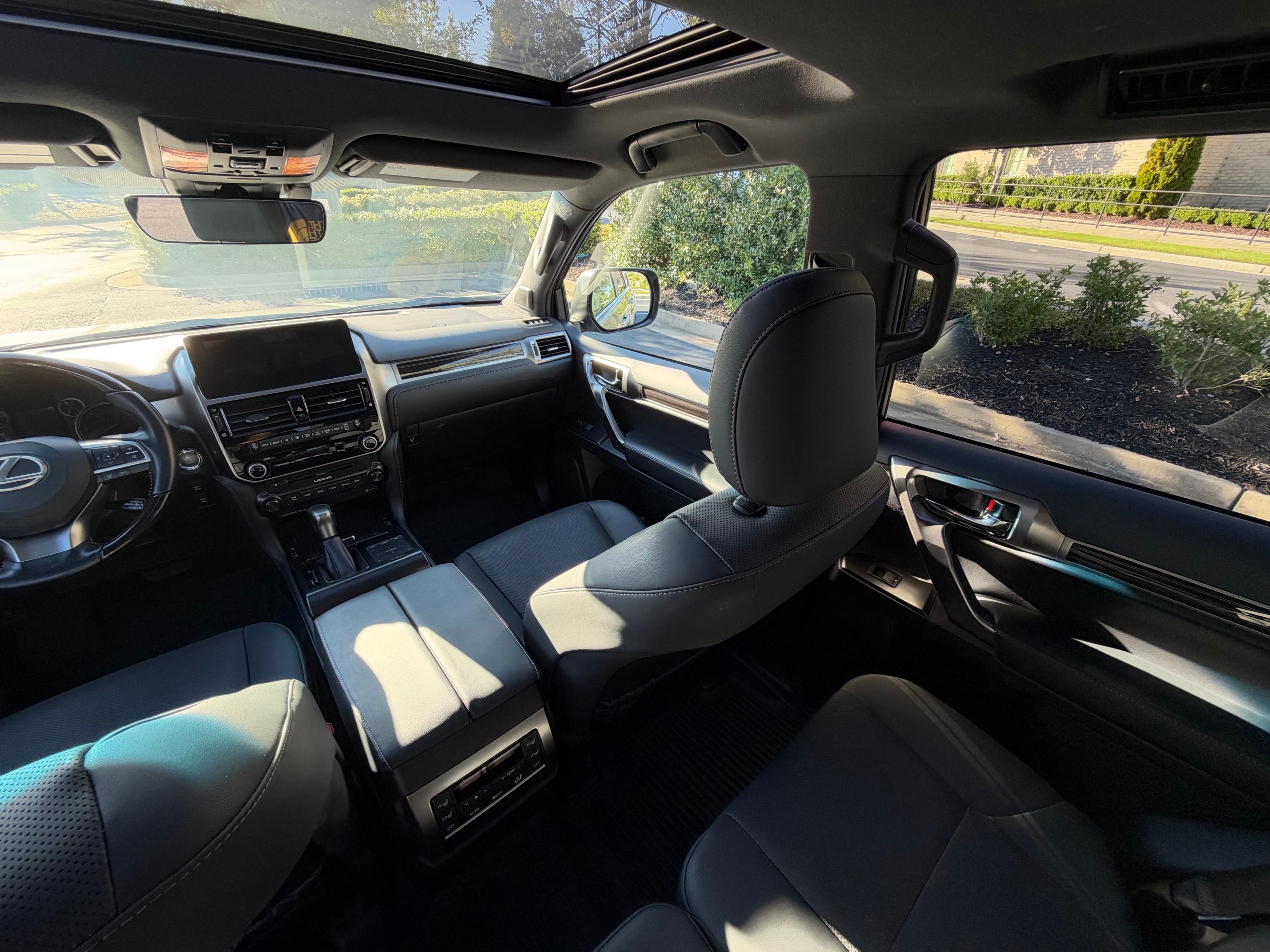 Used 2022 Lexus GX 460 Premium w/ Premium Package AWD/4WD image 12
