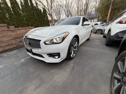 Used 2015 INFINITI Q70 3.7 w/ Sport Package image 4