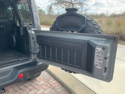 Used 2021 Jeep Wrangler Unlimited Rubicon image 13