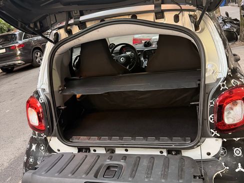Used 2016 smart fortwo passion RWD image 6