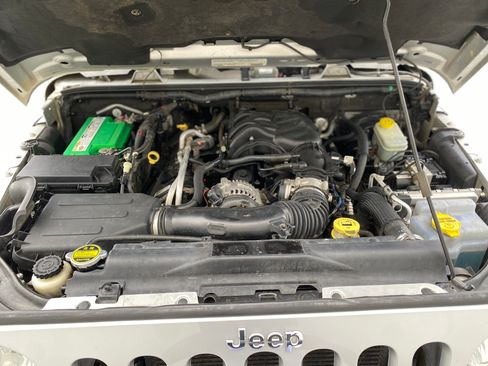 Used 2012 Jeep Wrangler Unlimited Sahara w/ Connectivity Group image 16