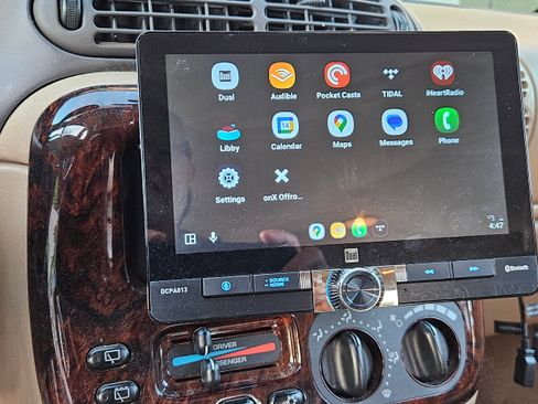 Used 1996 Chrysler Town & Country LX image 14