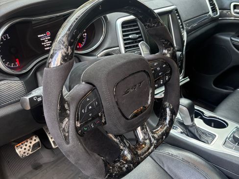 Used 2016 Jeep Grand Cherokee SRT image 15