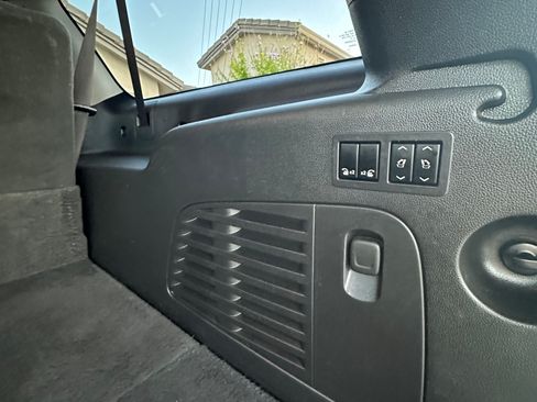 Used 2018 GMC Yukon XL SLT w/ Premium Edition AWD/4WD image 11