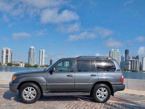 Used 2005 Lexus LX 470 4WD image 2