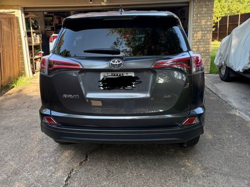 Used 2018 Toyota RAV4 LE FWD image 12